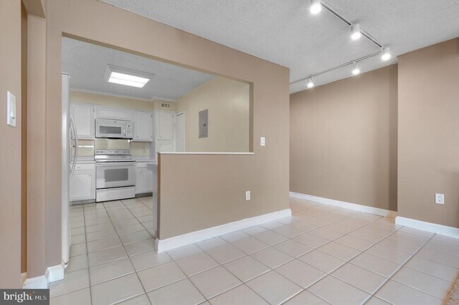 Building Photo - 205 E Joppa Rd