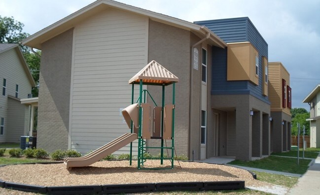 Building Photo - Gardens at Cobb Park