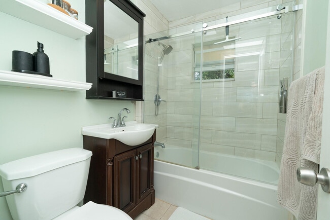 Building Photo - 1328 NE 1st Ave.