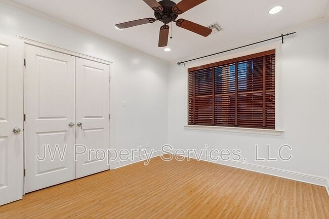 Building Photo - 5427 Charlotte Dr