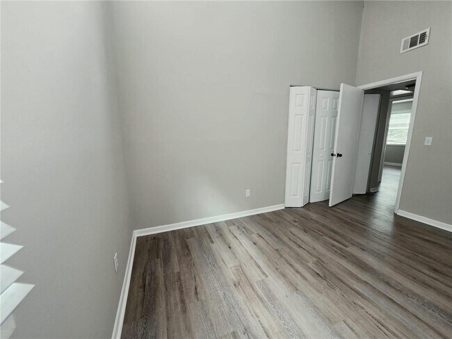 Building Photo - 3363 Columbia Trce