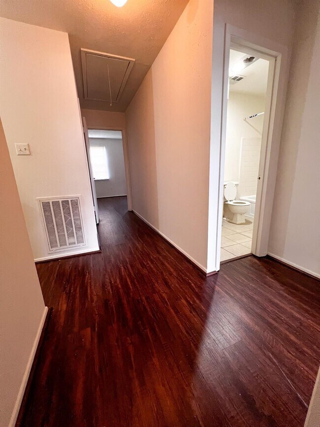 Building Photo - 12933 High Star Dr