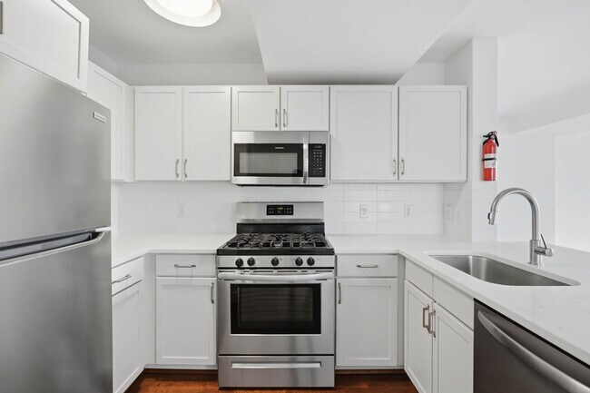 Building Photo - Southwest Waterfront Condo | 1 Bed | 1 Bath | 950 Sf | Private Balcony | 1 Parking Space