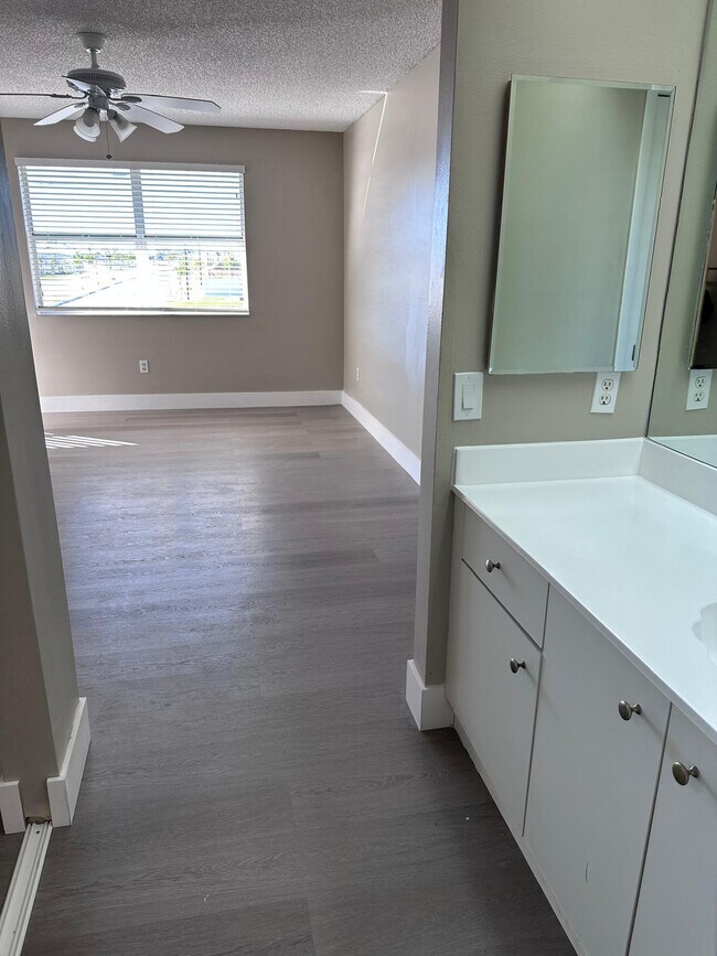 Building Photo - 2246 SE 27th Dr