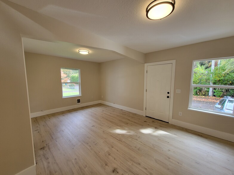 Building Photo - 12835 SW Grant Ave