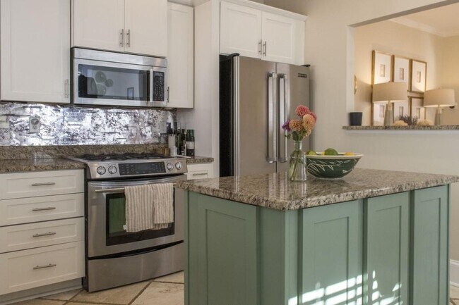 Building Photo - 801 Durant Pl NE