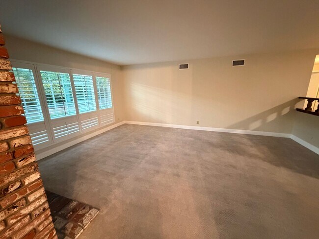 Building Photo - Beautiful 4 Bedroom 3 Bathroom La Palma House For Rent!