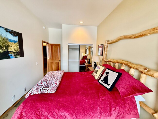 Building Photo - Snowcreek V – Stunning 4 Bed, 3 Bath Corner Unit