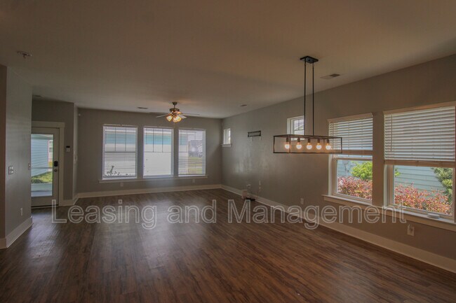 Building Photo - 328 Parish Farms Dr