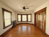 Building Photo - Charming 3-Bedroom Apartment in a Prime Location