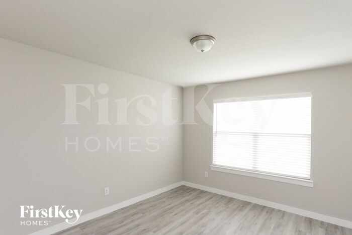 Building Photo - 330 Niki Dr