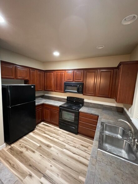 Building Photo - 1751 SE Water Lily St