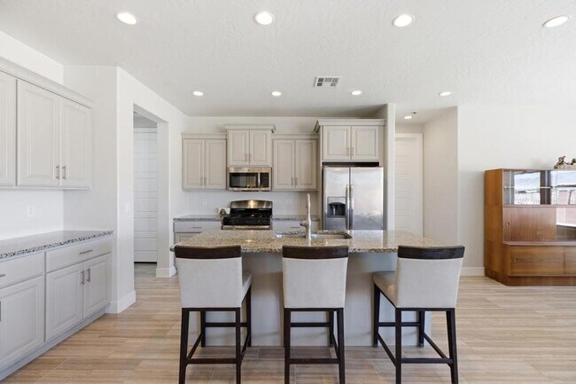 Building Photo - Brio Beauty! 3 Bedroom Home with View and RV Parking!