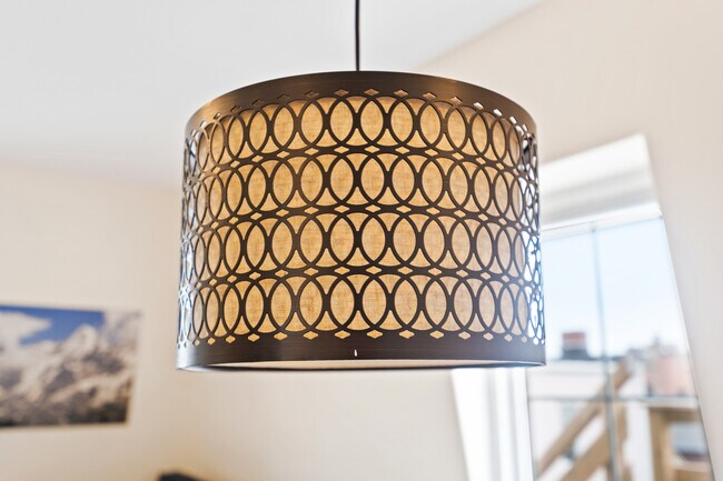 Building Photo - 34 Pine St