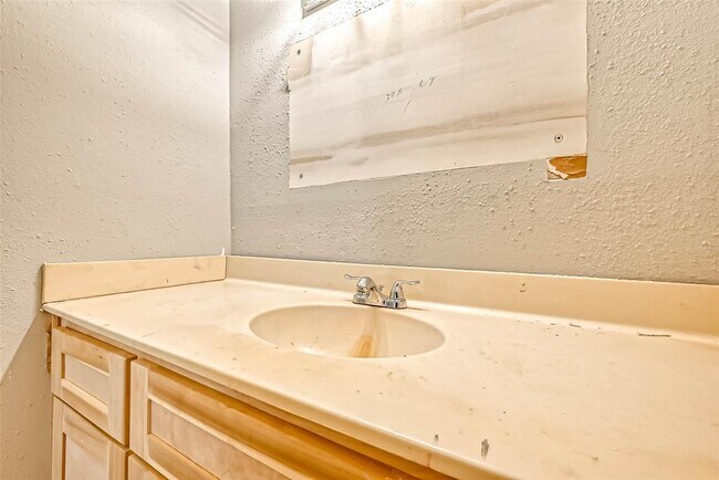 Building Photo - 9009 Richmond Ave.