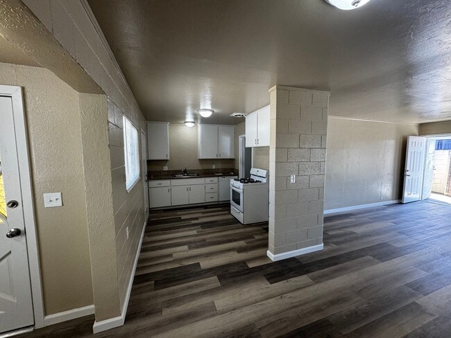 Building Photo - APPLY FOR THIS BEAUTIFUL HOME TODAY!