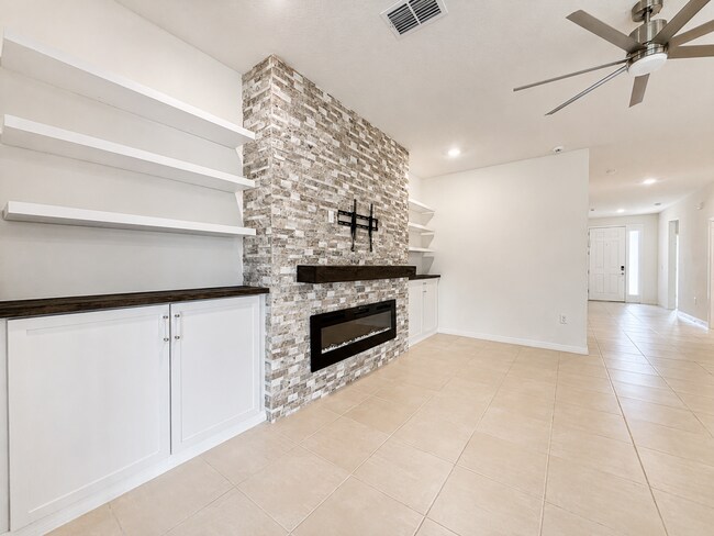 Building Photo - 12544 Shining Willow St