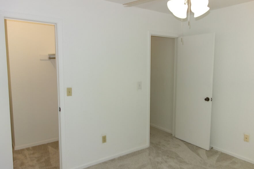 Third Bedroom with hallway access on right and Walk-in Closet on Left - 6604 S Utica Pl