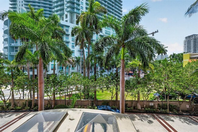 Building Photo - 2000 N Bayshore Dr