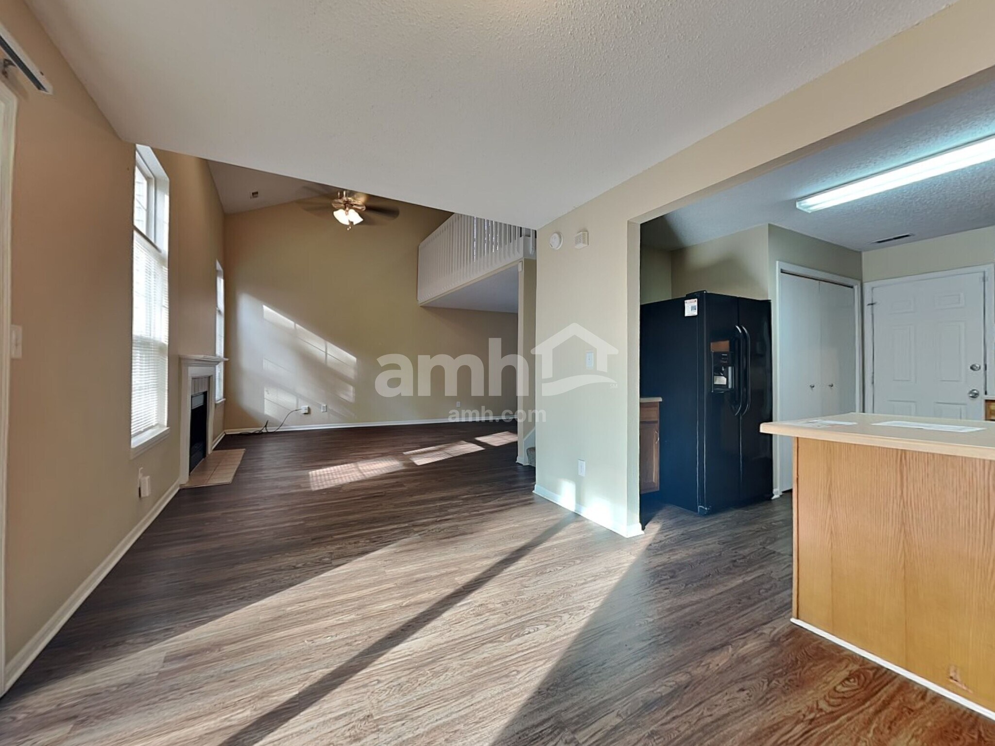 Building Photo - 5426 Alameda Rd