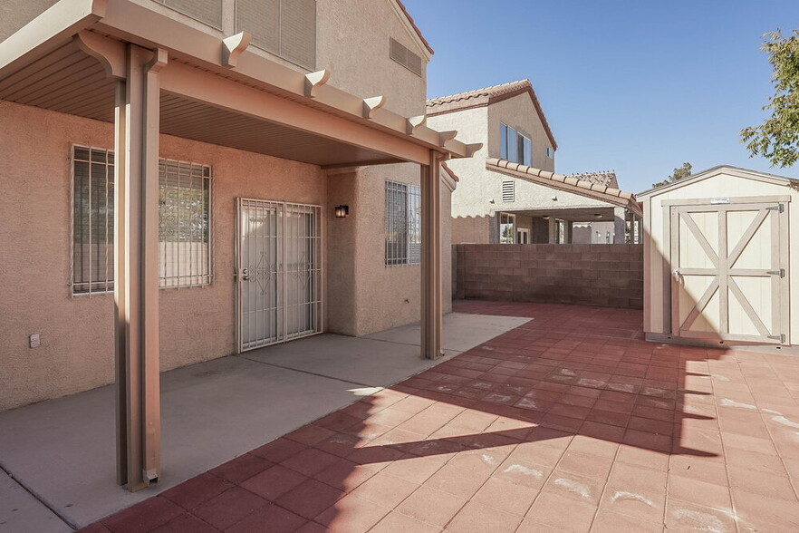 Building Photo - 9524 Friant St