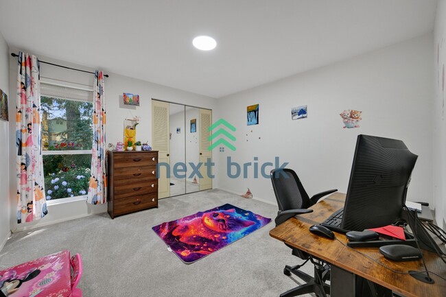 Building Photo - Charming 3-bedroom, 2.5 baths | Family-Friendly Bellevue Crossroads Neighborhood