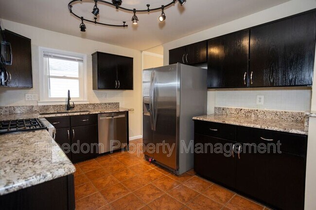 Building Photo - 5914 Ridge View Dr