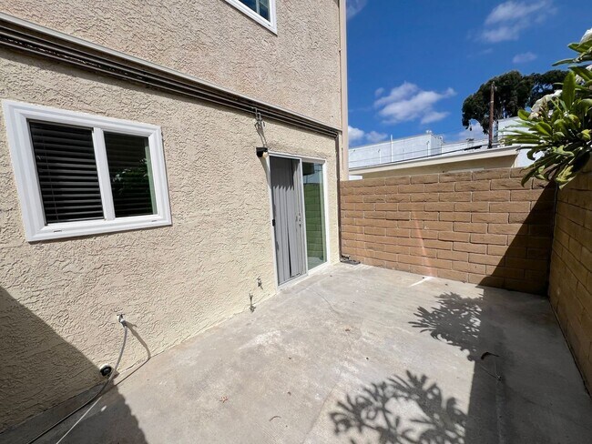 Building Photo - 4351 Green Ave