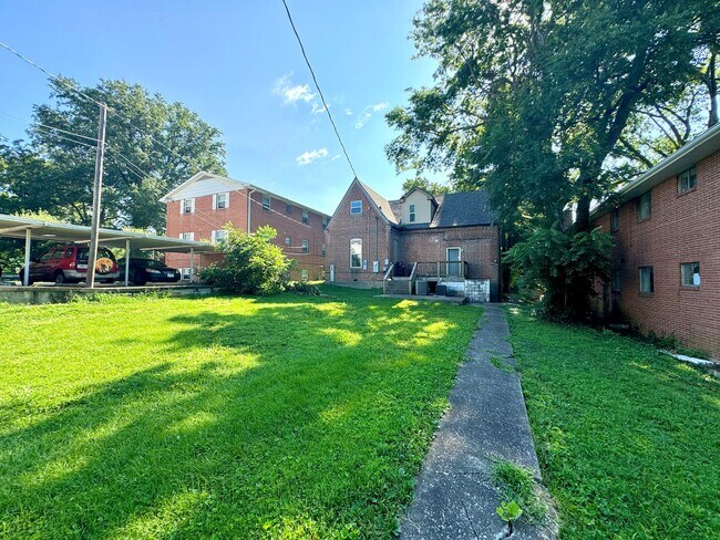 Building Photo - 337 N Ellis St