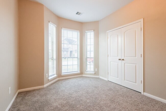 Building Photo - 3015 Rose Trace Dr