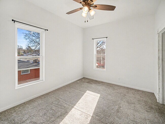 Building Photo - 6801 Lexington Ave