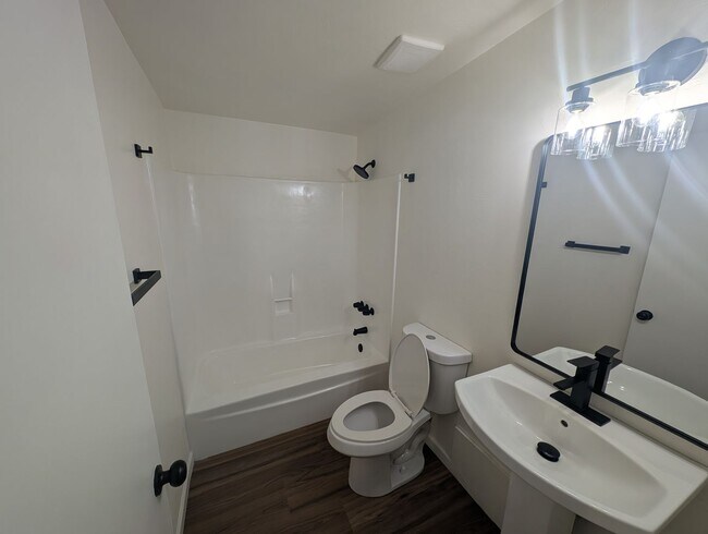 Building Photo - Freshly remodeled townhome two bedroom two bath beauty