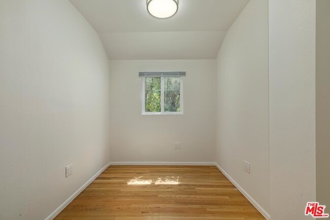 Building Photo - 921 24th St