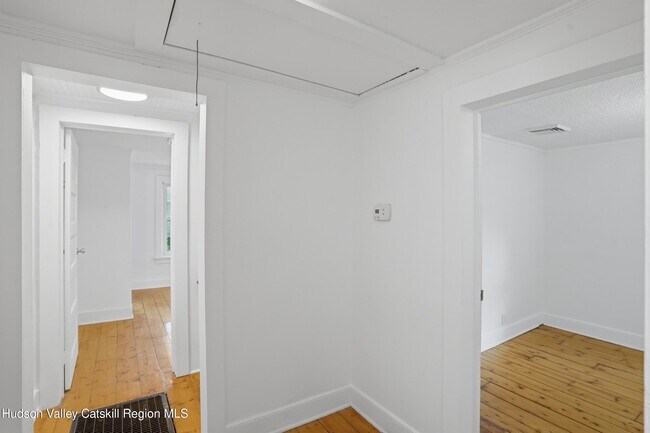 Building Photo - 872 NY-212
