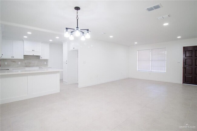 Building Photo - 9 Lindberg Ave