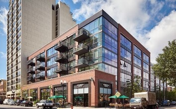 Building Photo - 211 W Scott St