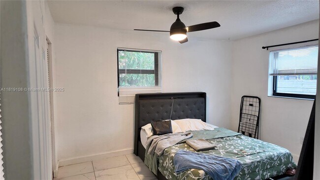 Building Photo - 15831 SW 106th Ave