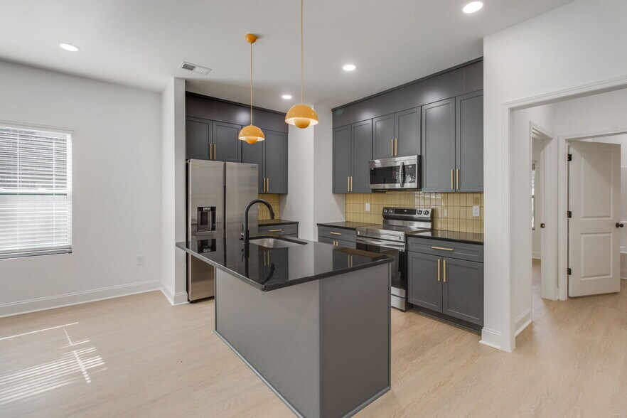 Building Photo - 133 Harden St