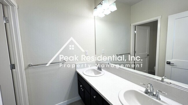 Building Photo - 3283 Warbler Ct