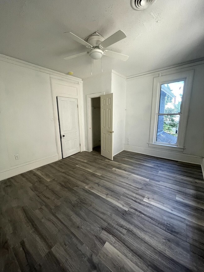 Building Photo - 419 W Howard