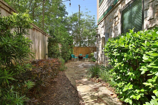 Building Photo - 1335 Fairview St