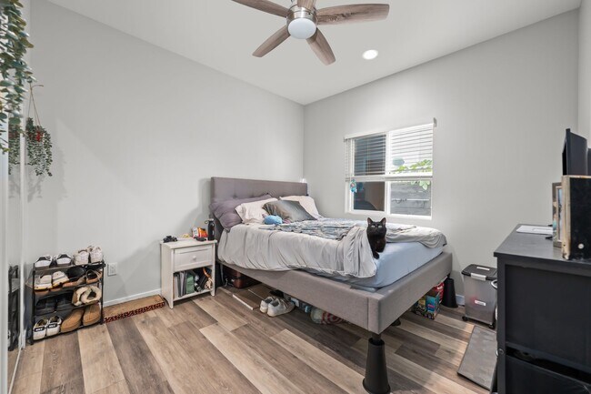 Building Photo - Spacious turfed yard!