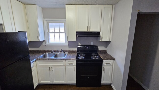 Kitchen - 907 Beecher St