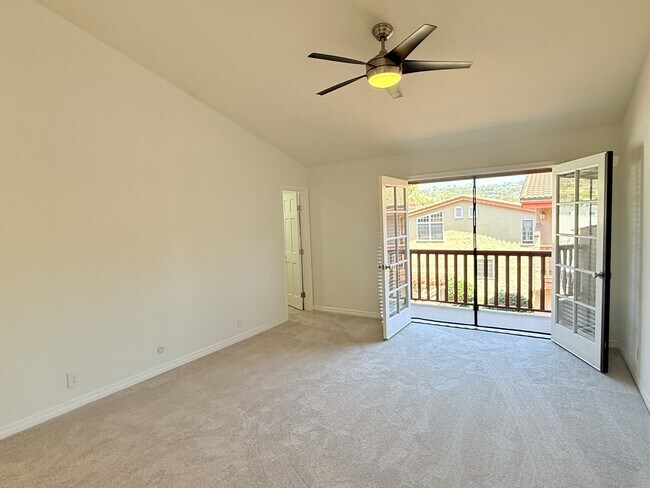 Building Photo - 2561 Navarra Dr