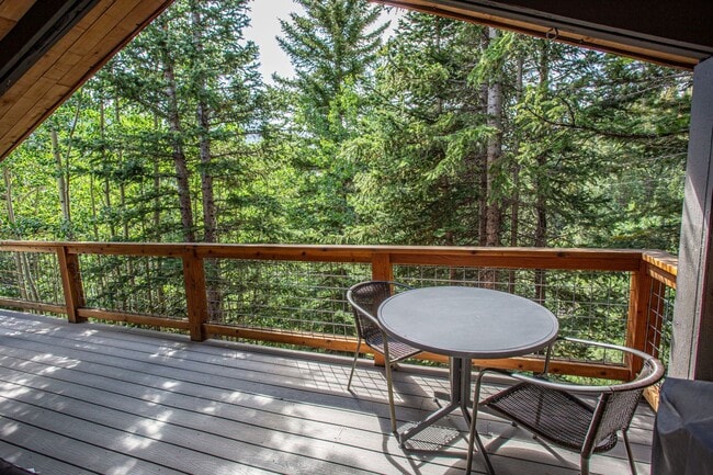 Building Photo - Adorable Mountain Cabin available for a Wi...