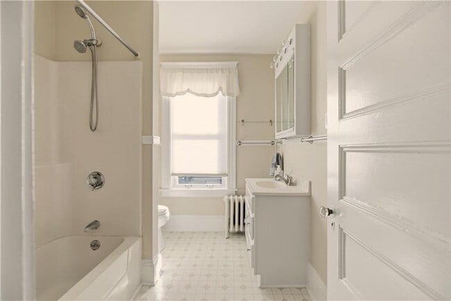 Building Photo - 7 Warner Pl