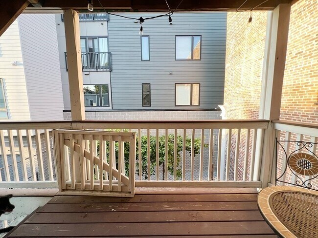 Building Photo - 126 Everett St