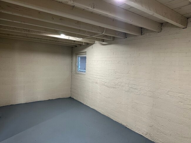 Building Photo - 1304 S 50th Ave