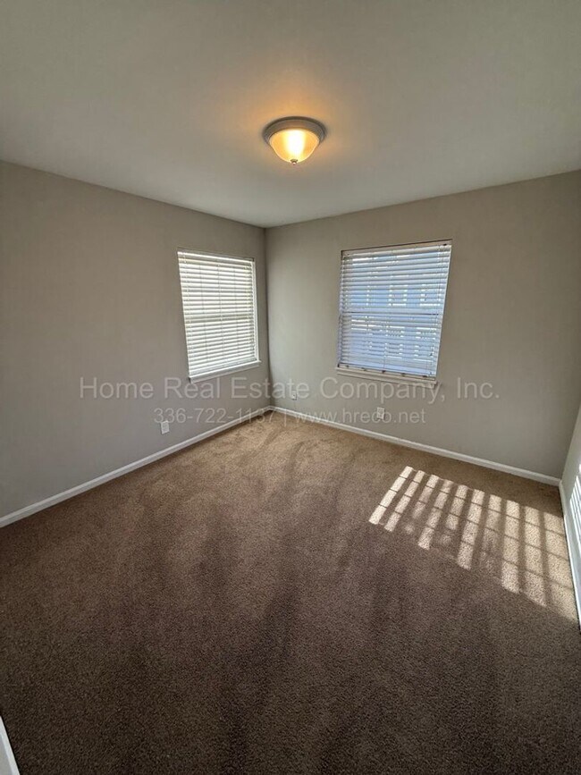 Building Photo - 1025 Carolina Ave NW