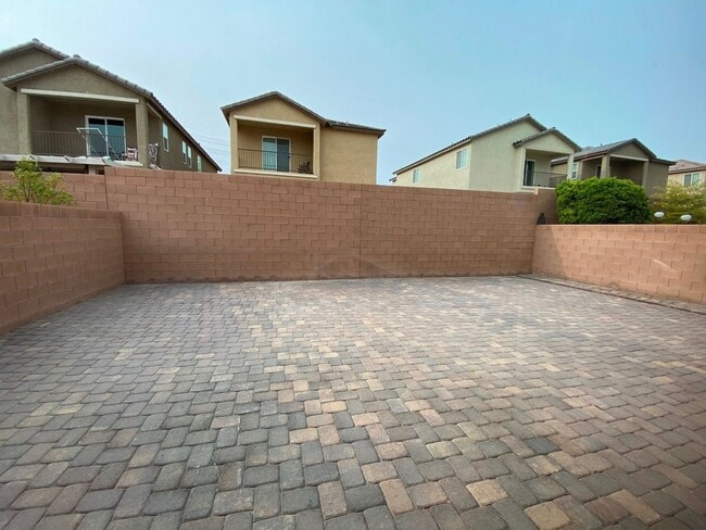 Building Photo - Southwest Beauty!